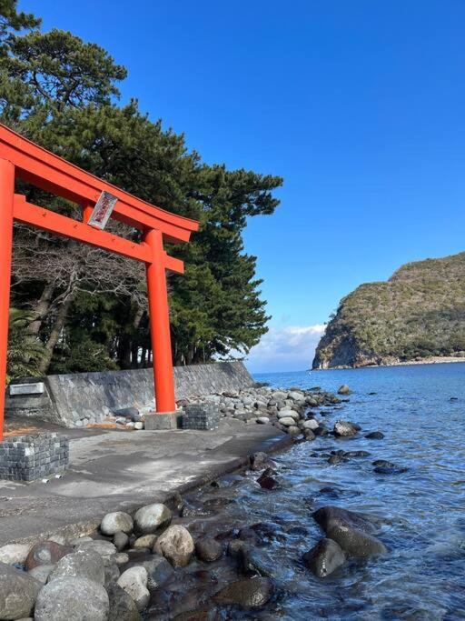 נומאזו 御浜岬の至福を一身に味わう 一軒家貸切宿で贅沢なバーベキューを楽しみながら夕陽に染まる戸田湾の美しさを満喫 מראה חיצוני תמונה
