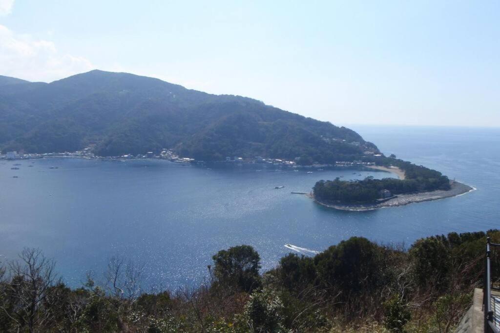 נומאזו 御浜岬の至福を一身に味わう 一軒家貸切宿で贅沢なバーベキューを楽しみながら夕陽に染まる戸田湾の美しさを満喫 מראה חיצוני תמונה